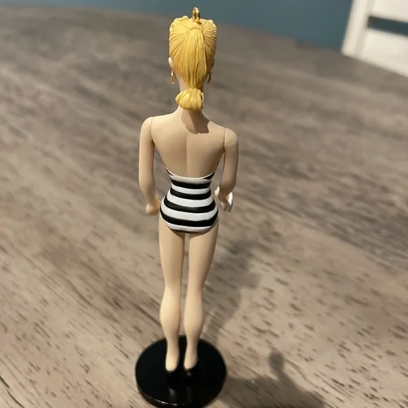 Hallmark Keepsake Ornament - Barbie Debut 1959 - Picture 8 of 8